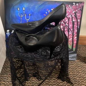 Nine West black stiletto heels. Shiny and flawless. Size 71/2.